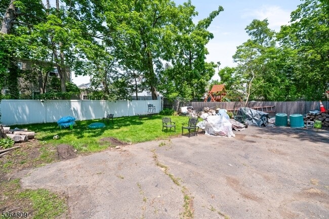 Building Photo - 26 Hillside Ave