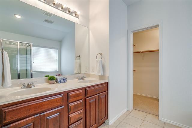 Building Photo - 15712 Landing Creek Ln