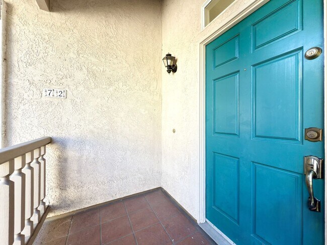 Building Photo - Upper Level Condo in Gated Community