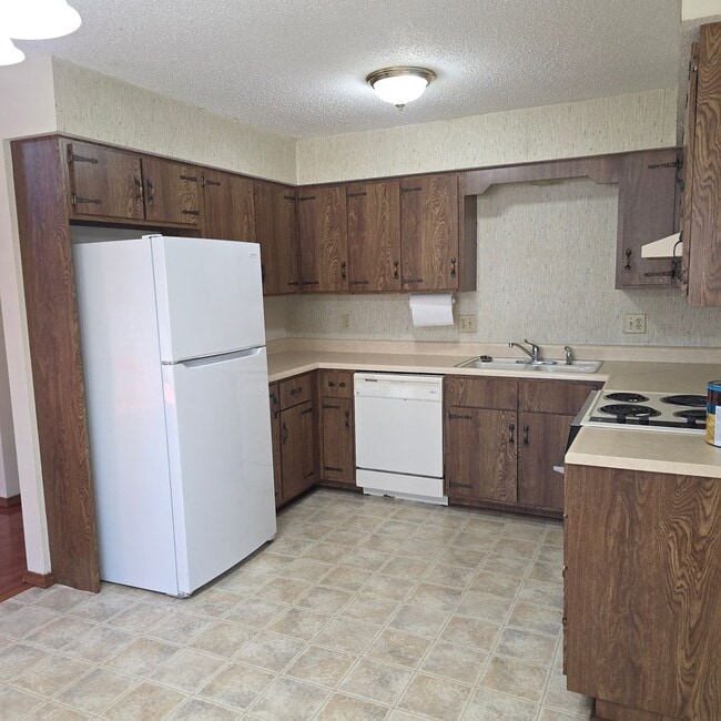 Building Photo - 436-436 E Redwood St