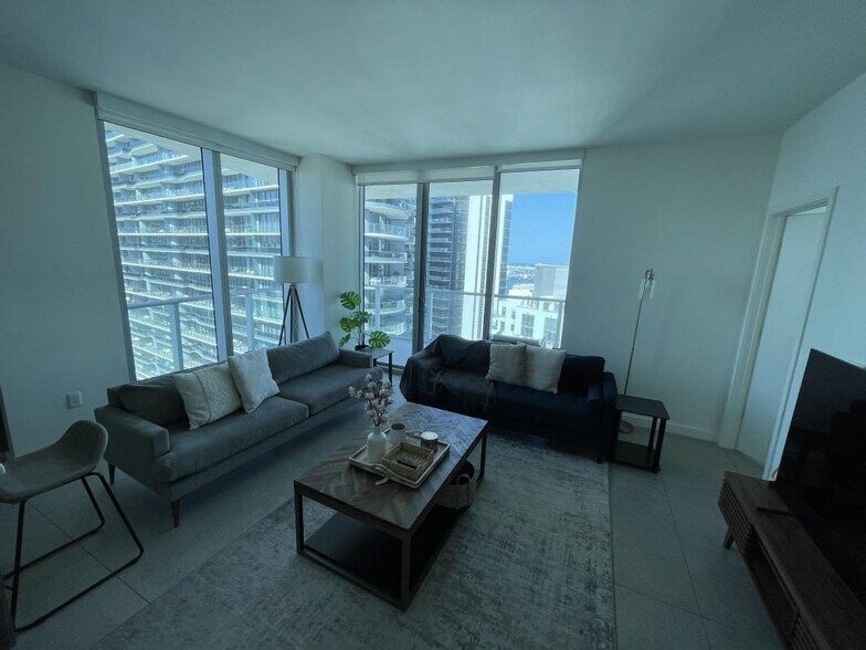 Building Photo - 1100 S Miami Ave