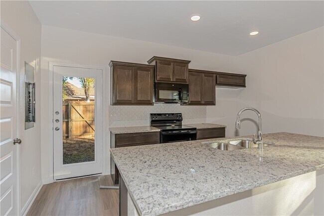 Building Photo - 601 W 24th St