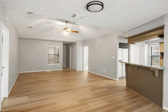 Building Photo - 25 Shady Oak Ln