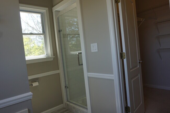 Building Photo - 612 Tiffany Dr