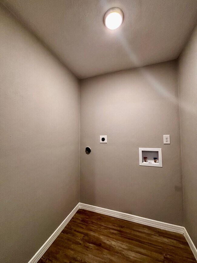Building Photo - Beautiful 2 bedroom 1 bath in West Milton!