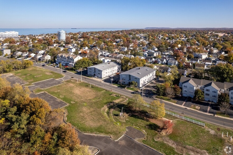Building Photo - 544 Beachway Ave