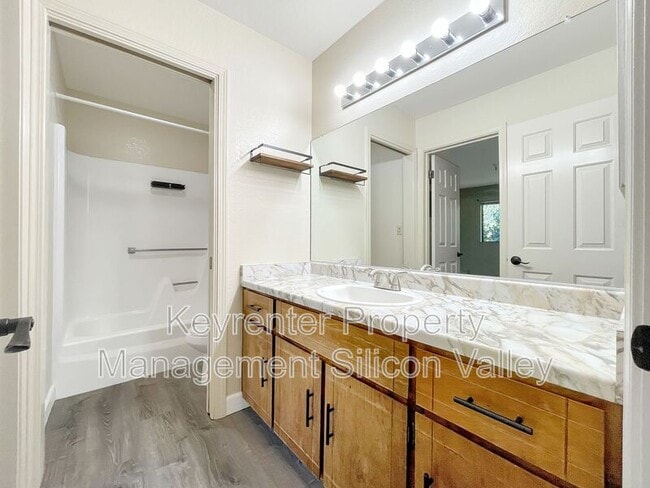 Building Photo - 1568 Willowbrae Ave.