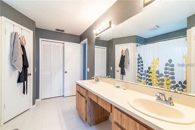 Building Photo - 1907 Coral Tree Ct