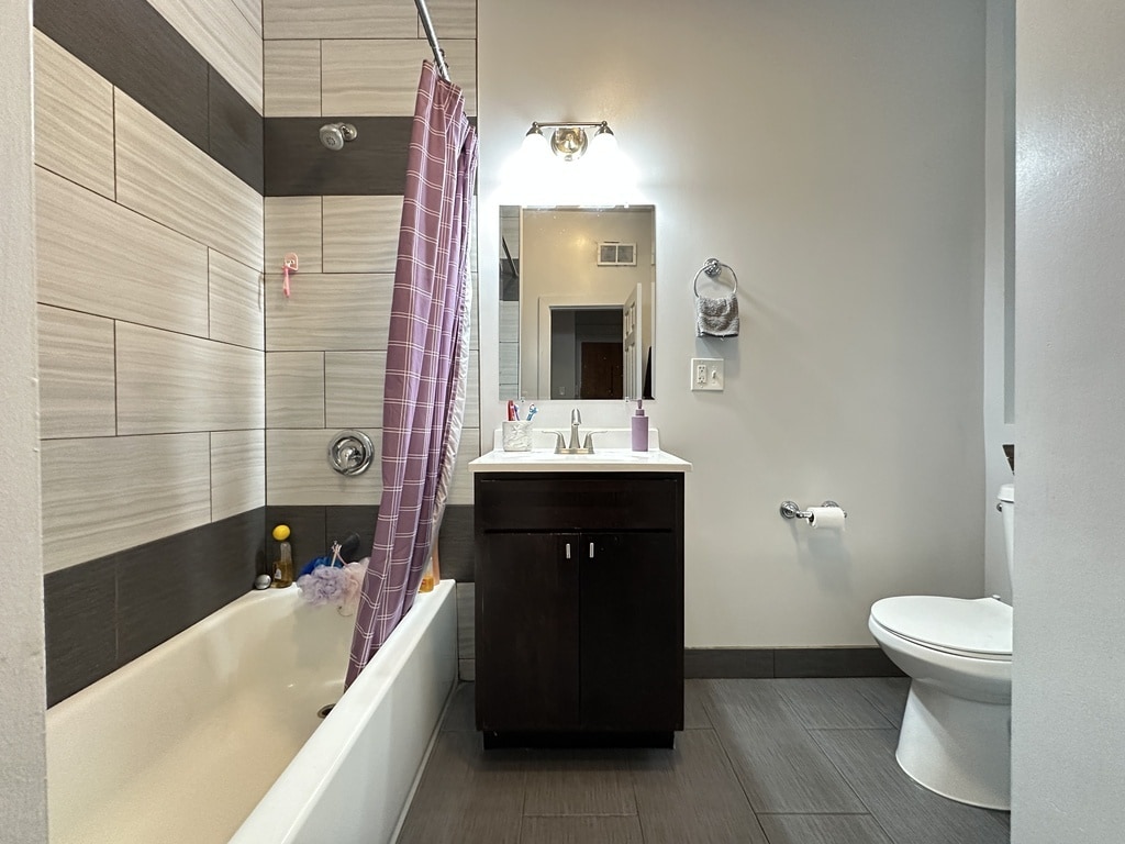 Building Photo - 5110 N Lincoln Ave