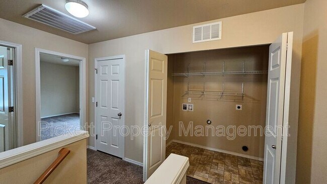 Building Photo - 2369 SW Siskin Cir