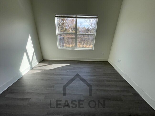 Building Photo - 1753/55 Hickory