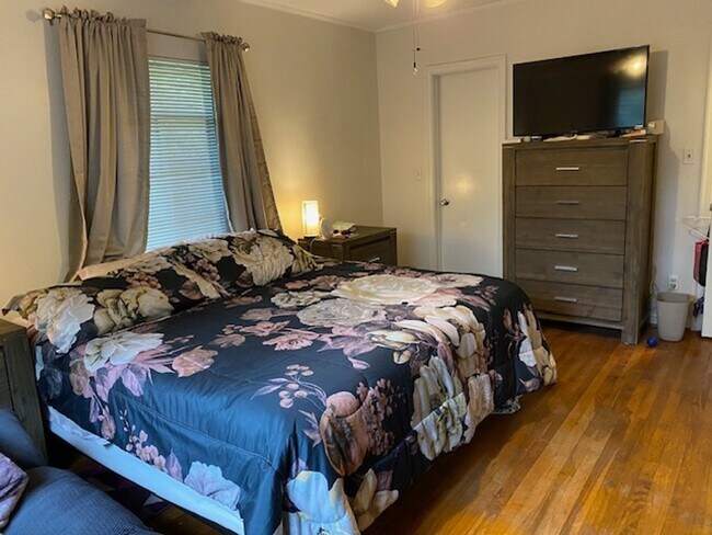 Building Photo - 5525 W Waters Dr