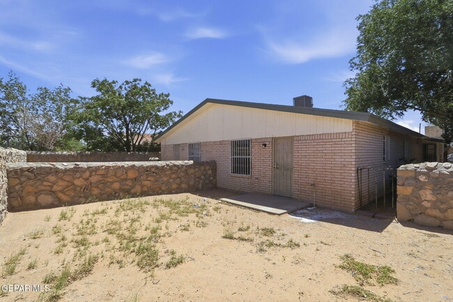 Building Photo - 2918 E Glen Dr