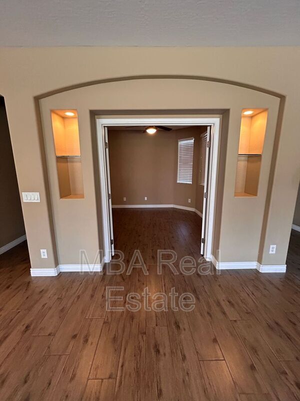 Building Photo - 1407 E Gary Way
