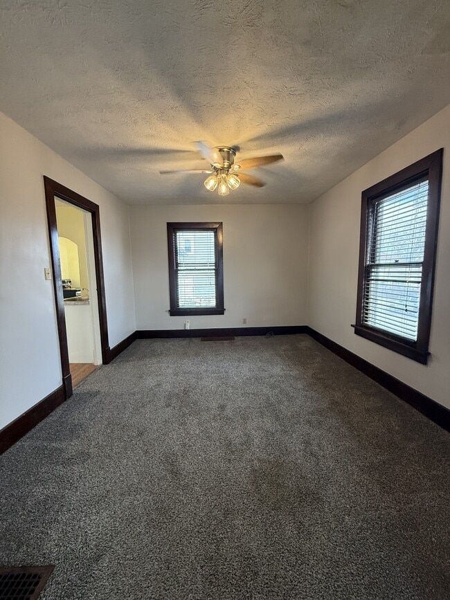 Building Photo - 3221 Wayne Ave