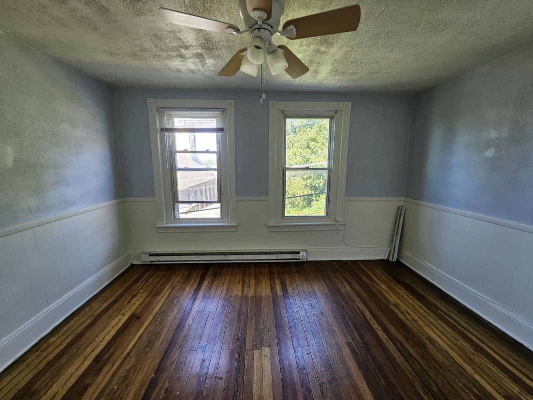 Building Photo - 924 E Morton St