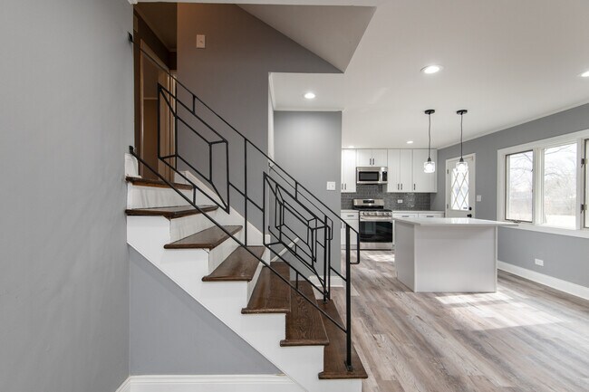 Building Photo - 106 Well St