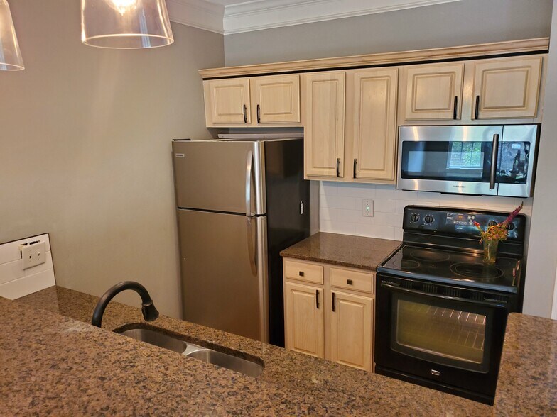Building Photo - 6126 Inishmore Ln