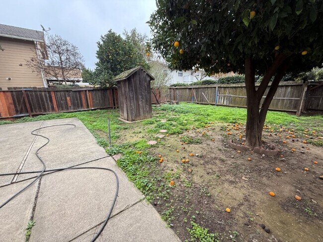 Building Photo - 3 Bedroom 1.5 Bath Downtown Dixon *STAR RENTALS