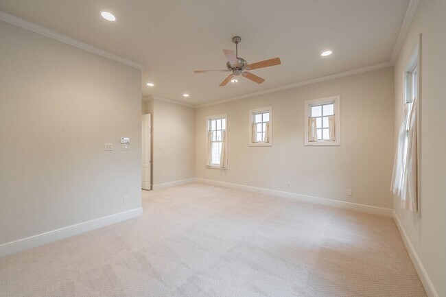 Building Photo - Beautiful Monticello Town Home!!!