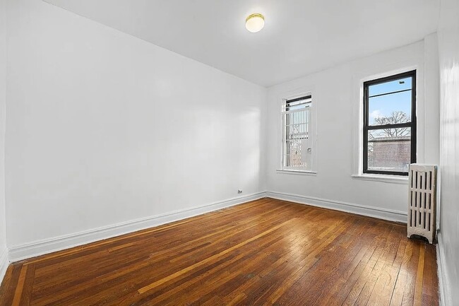 Building Photo - Welcome home to this sun-drenched 1-bedroom in the heart of Jackson Heights !
