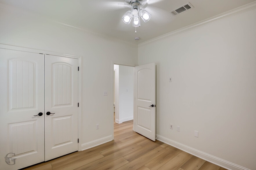 Building Photo - 525 Chinquipin Dr