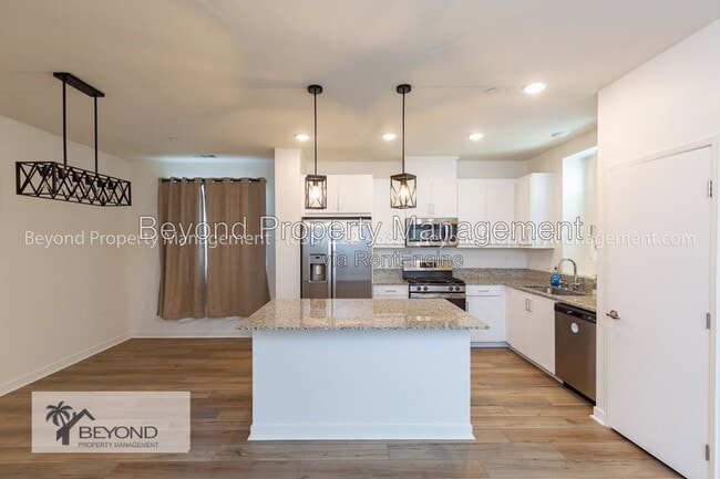 Building Photo - 5461 Seacliff Pl