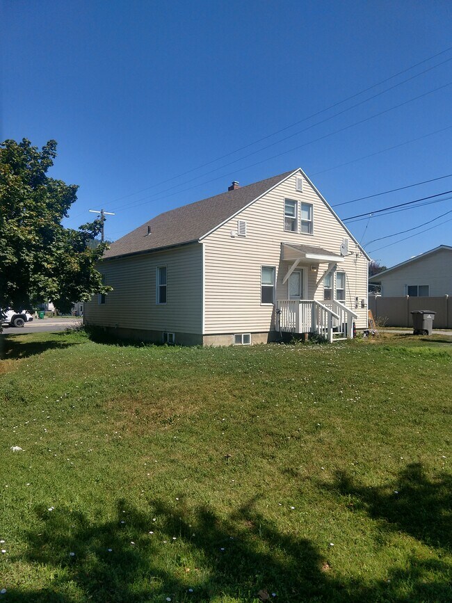 Building Photo - 224 E 2nd Ave