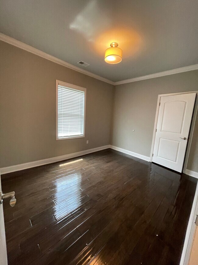 Building Photo - 1515 Chamberlain Ave