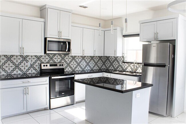 Building Photo - 16 Angelina Dr