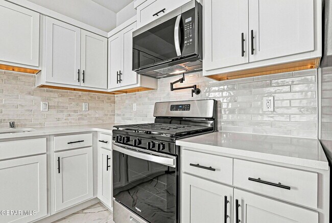 Building Photo - 13909 Paseo Perlas Dr