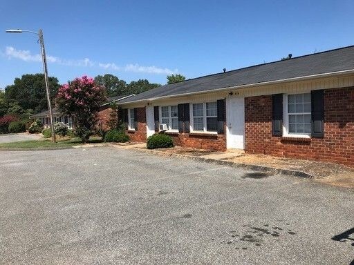 Building Photo - 2 bedroom apartment on one level