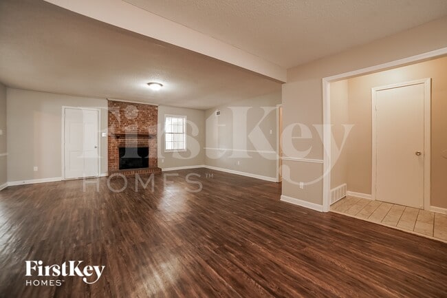 Building Photo - 3381 S Mendenhall Rd