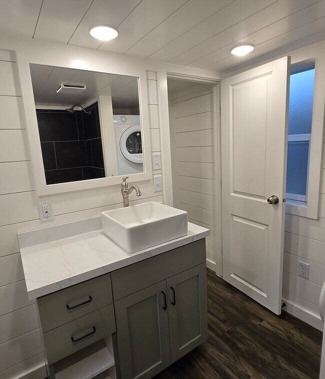 Building Photo - Charming 1920 Updated Vintage Home with ADU in the Heart of Port Hadlock!