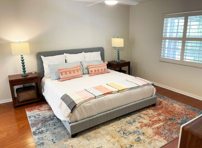 Building Photo - 1012 Laurel Ave