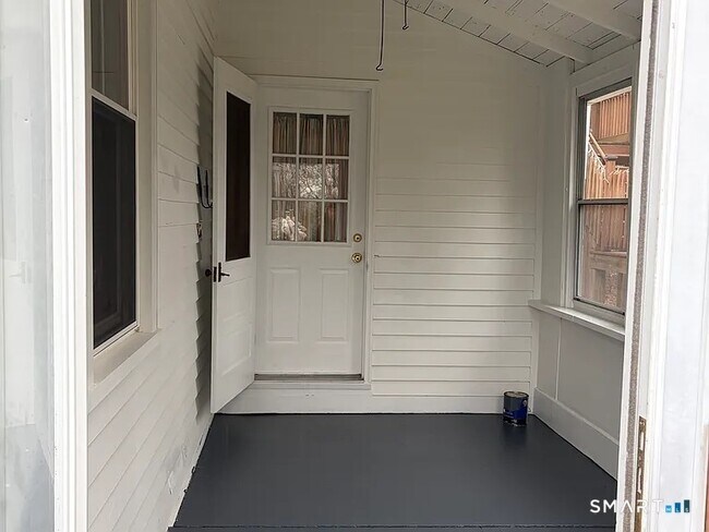 Building Photo - 9 Hicksville Rd