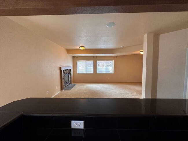 Building Photo - 2-Story in Pinecreek