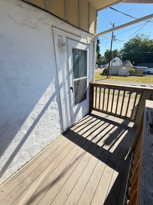 Building Photo - Newly Updated 2 Bedroom!