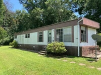 Building Photo - 2 Bedrooms 1 bathroom