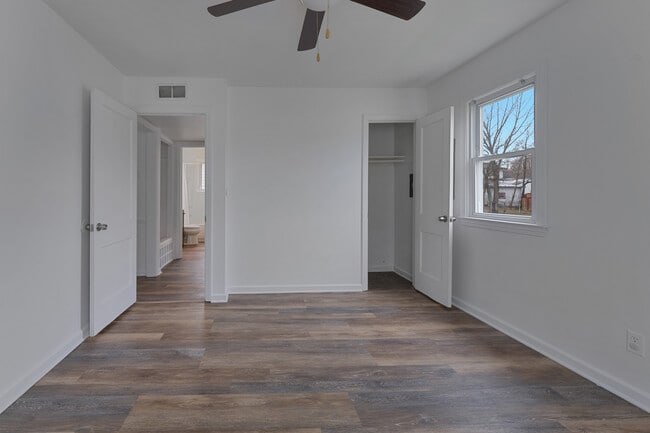 Building Photo - 98 N Navarre Ave