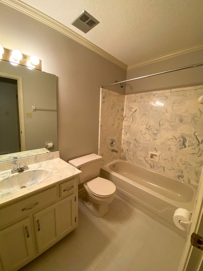 Building Photo - 3 bed, 2 bath in Lakeland near Stonebridge Golf Course