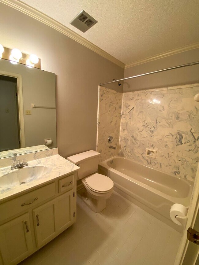 Building Photo - 3 bed, 2 bath in Lakeland near Stonebridge...