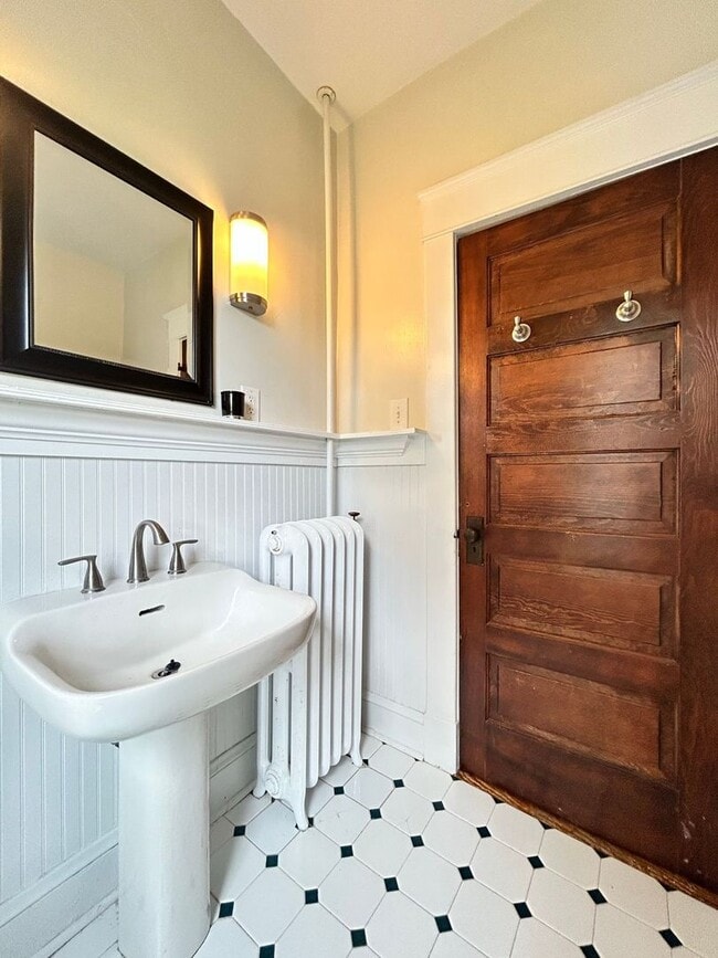 Building Photo - Welcome to this charming 3-bedroom "ASK AB...
