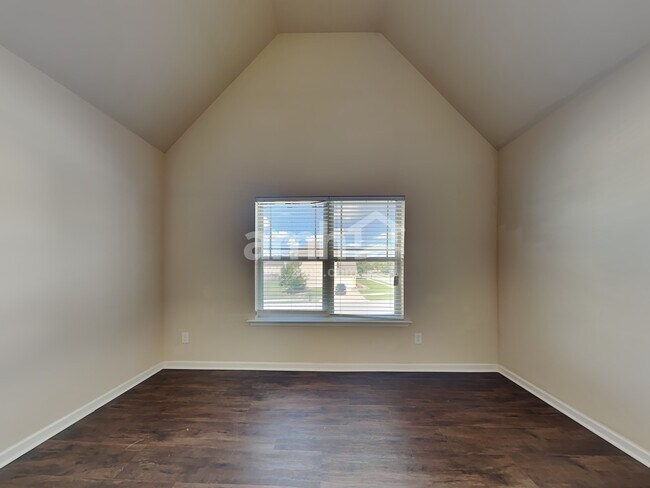 Building Photo - 160 Summit Point Dr