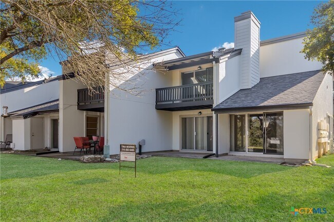 Building Photo - 1101 Parkview Dr