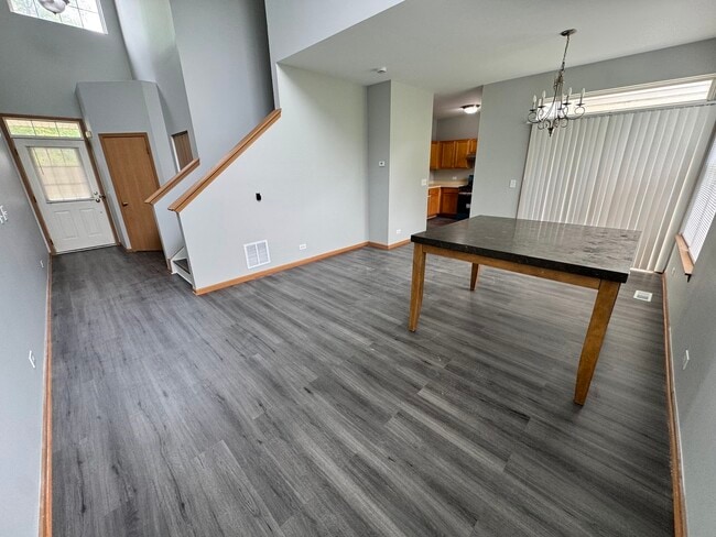 Building Photo - 2209 Sunrise Cir