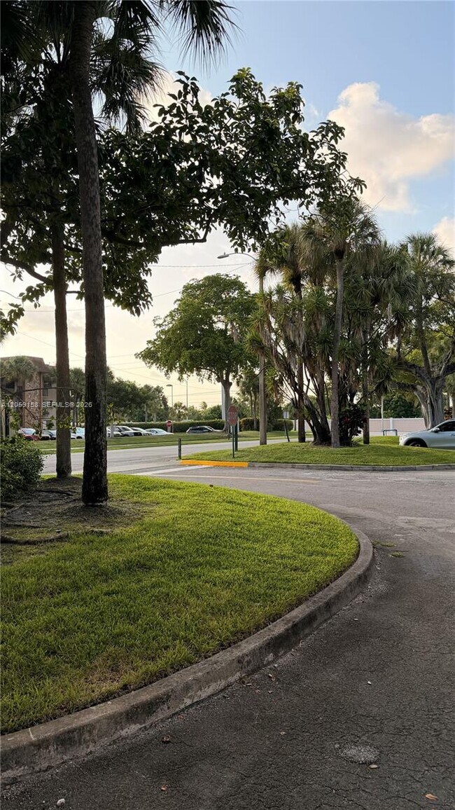 Building Photo - 6090 N Sabal Palm Blvd