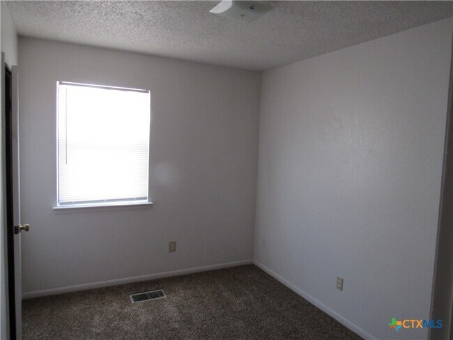 Building Photo - 2603 Bermuda Dr
