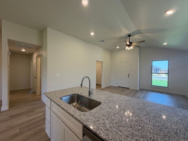 Building Photo - Brand New 3/2: FRENSHIP ISD!
