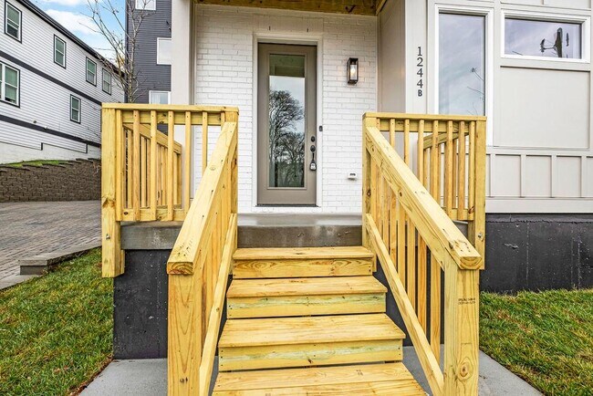 Building Photo - 1244 1st Ave S